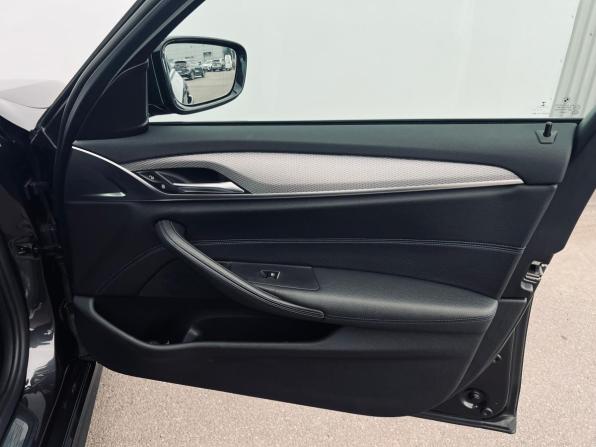 BMW 5 серии VII (G30/G31/G38) с пробегом 2018 года, цена 2 760 000 рублей, 229000 км, универсал, Автокод Объявления