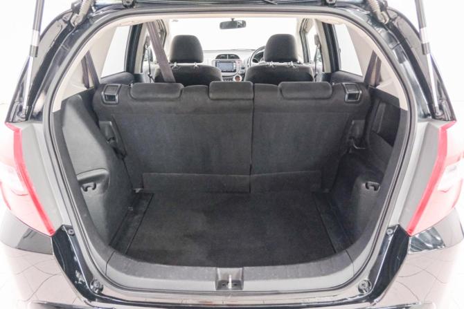 Honda Fit II с пробегом 2013 года, цена 899 000 рублей, 93000 км, хэтчбек, Автокод Объявления