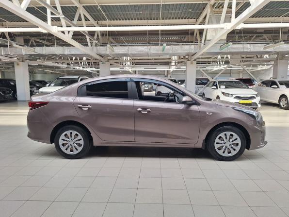 Kia Rio IV Рестайлинг с пробегом 2020 года, цена 1 317 500 рублей, 130195 км, седан, Автокод Объявления