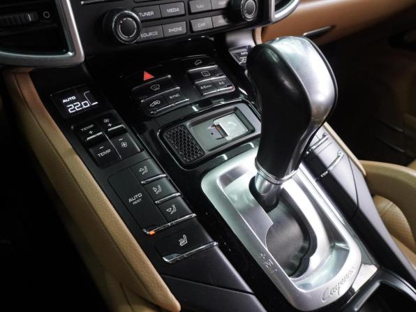 Porsche Cayenne II Рестайлинг (958) с пробегом 2017 года, цена 3 286 000 рублей, 265563 км, внедорожник, Автокод Объявления