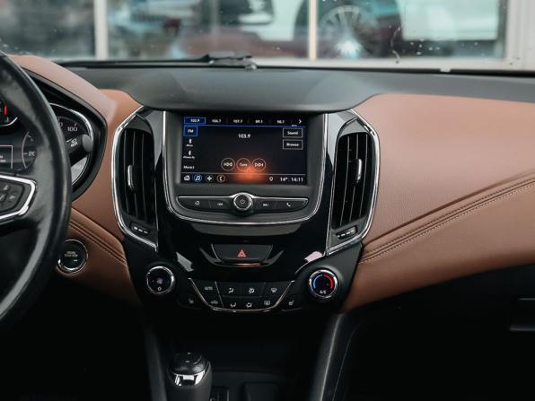 Chevrolet Cruze II Рестайлинг с пробегом 2018 года, цена 1 575 000 рублей, 111939 км, хэтчбек, Автокод Объявления