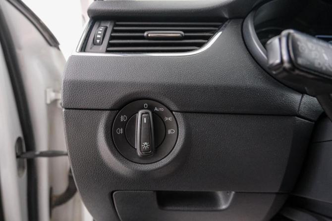 Skoda Octavia III (A7) Рестайлинг с пробегом 2019 года, цена 1 429 000 рублей, 129000 км, лифтбек, Автокод Объявления