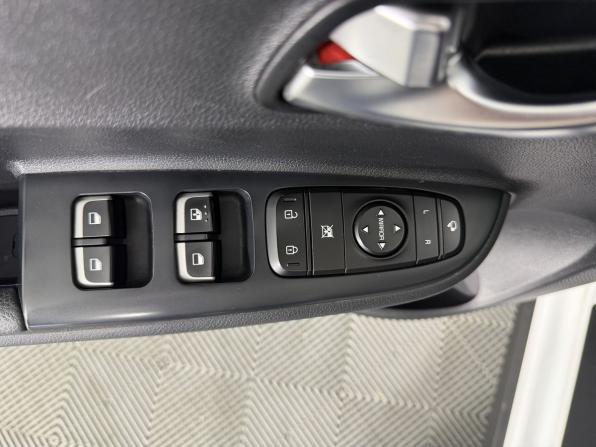 Kia Rio IV Рестайлинг с пробегом 2021 года, цена 1 750 000 рублей, 79500 км, хэтчбек, Автокод Объявления