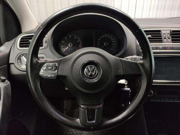 Volkswagen Polo V Рестайлинг с пробегом 2015 года, цена 890 000 рублей, 112576 км, седан, Автокод Объявления