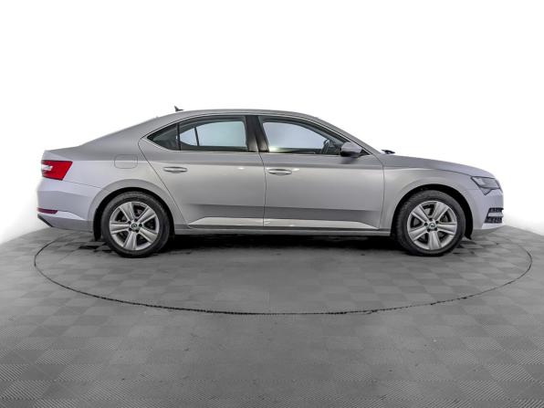 Skoda Superb III Рестайлинг с пробегом 2021 года, цена 2 440 000 рублей, 133030 км, лифтбек, Автокод Объявления