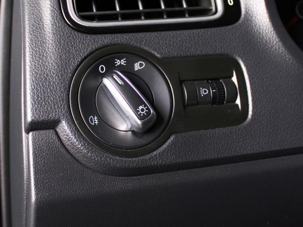 Volkswagen Polo V Рестайлинг с пробегом 2019 года, цена 1 369 000 рублей, 124900 км, седан, Автокод Объявления