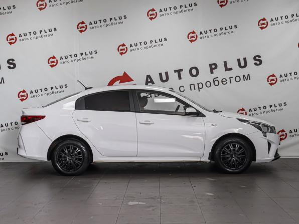 Kia Rio IV Рестайлинг с пробегом 2021 года, цена 1 349 000 рублей, 89641 км, седан, Автокод Объявления