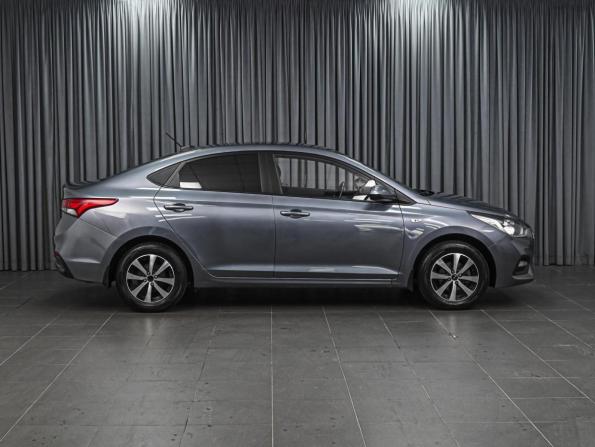 Hyundai Solaris II с пробегом 2018 года, цена 1 329 000 рублей, 167545 км, седан, Автокод Объявления
