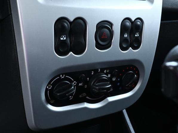 Renault Sandero I с пробегом 2013 года, цена 940 000 рублей, 102627 км, хэтчбек, Автокод Объявления