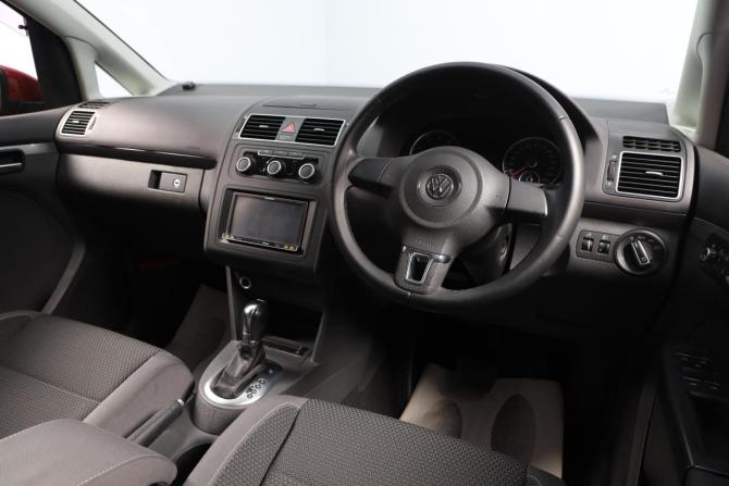 Volkswagen Touran I Рестайлинг 2 с пробегом 2013 года, цена 1 509 000 рублей, 57000 км, компактвэн, Автокод Объявления