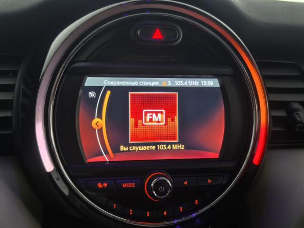 Mini Hatch III (F55/F56) Рестайлинг с пробегом 2019 года, цена 1 500 000 рублей, 150950 км, хэтчбек, Автокод Объявления