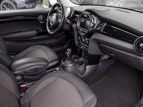 Mini Hatch III (F55/F56) Рестайлинг с пробегом 2019 года, цена 1 897 280 рублей, 105400 км, хэтчбек, Автокод Объявления