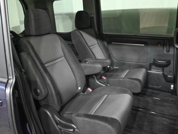 Honda Stepwgn V Рестайлинг с пробегом 2018 года, цена 2 400 000 рублей, 119800 км, минивэн, Автокод Объявления