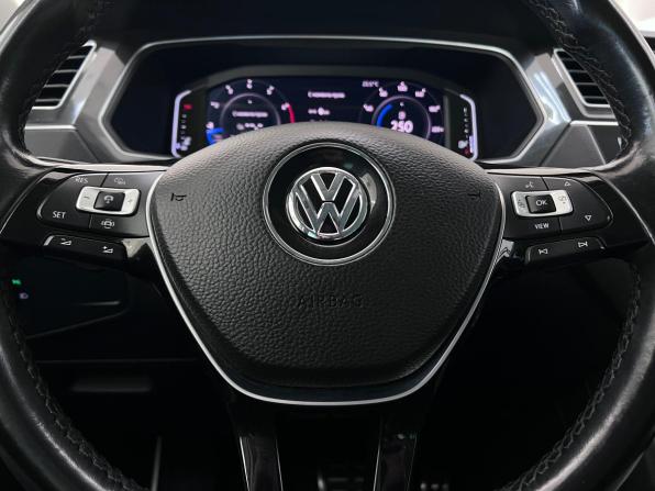 Volkswagen Tiguan II с пробегом 2019 года, цена 2 200 000 рублей, 111047 км, внедорожник, Автокод Объявления
