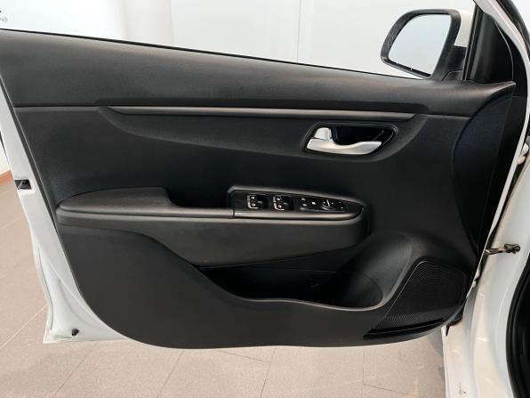 Kia Rio IV Рестайлинг с пробегом 2022 года, цена 1 799 000 рублей, 108175 км, седан, Автокод Объявления