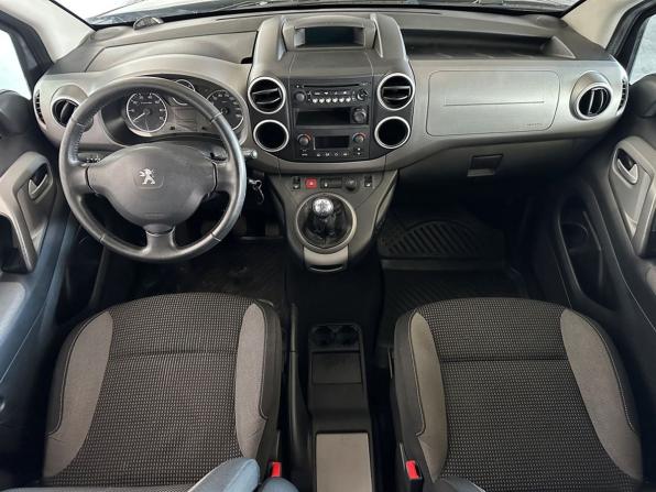 Peugeot Partner II Рестайлинг 2 с пробегом 2016 года, цена 850 000 рублей, 233522 км, компактвэн, Автокод Объявления