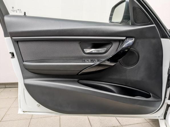 BMW 3 серии VI (F3x) Рестайлинг с пробегом 2017 года, цена 2 000 000 рублей, 95200 км, седан, Автокод Объявления