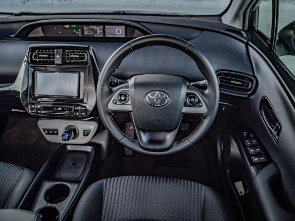 Toyota Prius IV (XW50) с пробегом 2017 года, цена 1 499 000 рублей, 185000 км, лифтбек, Автокод Объявления