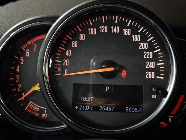 Mini Hatch III (F55/F56) Рестайлинг с пробегом 2021 года, цена 2 350 000 рублей, 26456 км, хэтчбек, Автокод Объявления