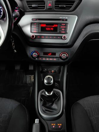 Kia Rio III Рестайлинг с пробегом 2015 года, цена 1 049 000 рублей, 106064 км, хэтчбек, Автокод Объявления