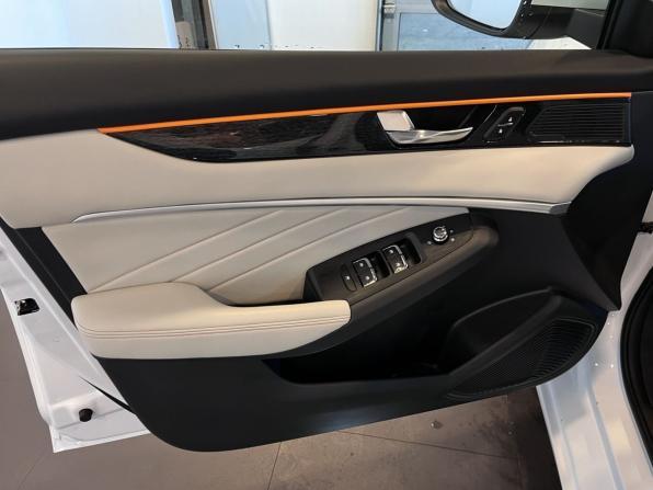 Dongfeng Shine Max с пробегом 2023 года, цена 2 338 000 рублей, 4504 км, седан, Автокод Объявления