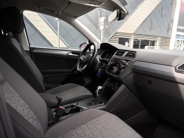 Volkswagen Tiguan II Рестайлинг с пробегом 2021 года, цена 2 987 000 рублей, 24941 км, внедорожник, Автокод Объявления