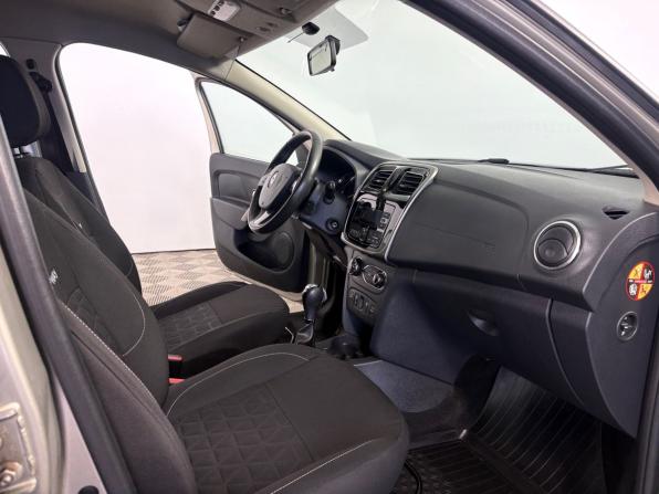 Renault Sandero II с пробегом 2017 года, цена 975 000 рублей, 101407 км, хэтчбек, Автокод Объявления