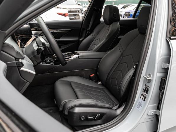 BMW 5 серии VIII (G60/G61/G68) с пробегом 2025 года, цена 8 080 000 рублей, 11482 км, седан, Автокод Объявления