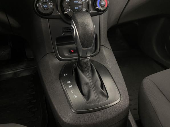 Ford Fiesta Mk6 Рестайлинг с пробегом 2015 года, цена 920 000 рублей, 101315 км, седан, Автокод Объявления
