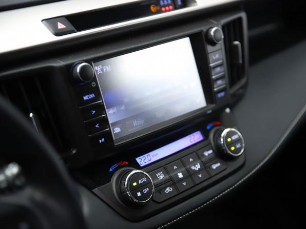 Toyota RAV4 IV (XA40) Рестайлинг с пробегом 2018 года, цена 2 990 000 рублей, 30949 км, внедорожник, Автокод Объявления