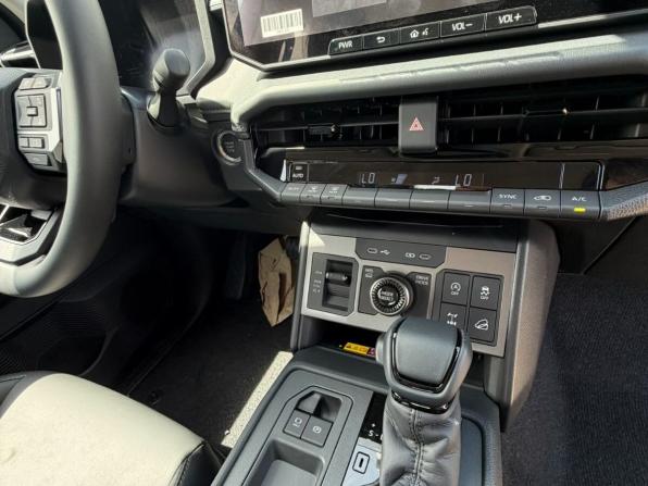 Toyota Hilux IX с пробегом 2026 года, цена 8 350 000 рублей, 1 км, пикап, Автокод Объявления