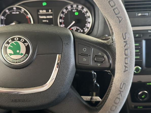 Skoda Octavia II (A5) Рестайлинг с пробегом 2011 года, цена 580 000 рублей, 293348 км, лифтбек, Автокод Объявления