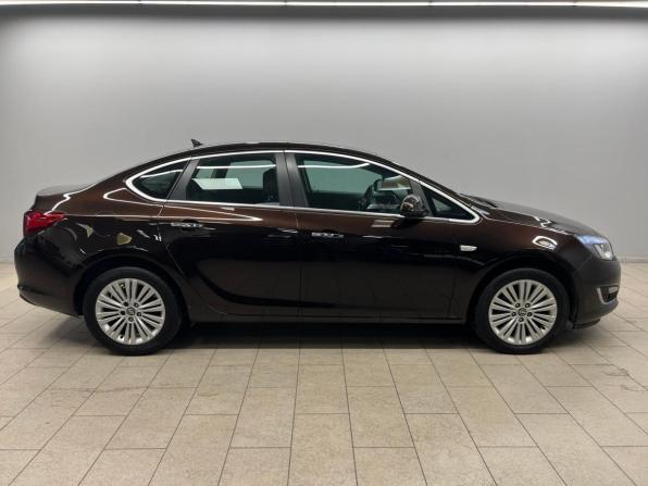 Opel Astra J Рестайлинг с пробегом 2013 года, цена 990 000 рублей, 120000 км, седан, Автокод Объявления
