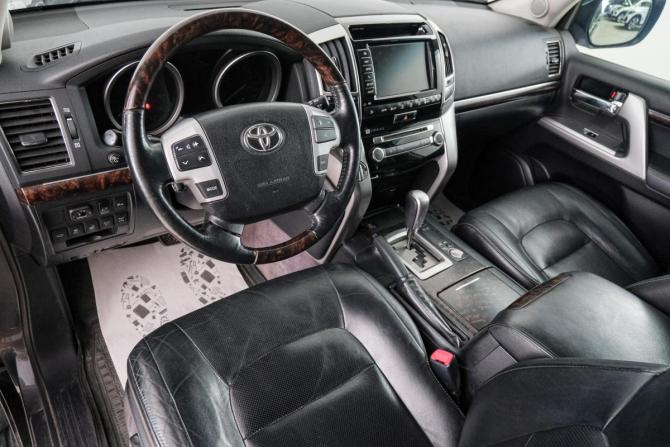 Toyota Land Cruiser 200 Series Рестайлинг 1 с пробегом 2012 года, цена 3 799 000 рублей, 185000 км, внедорожник, Автокод Объявления