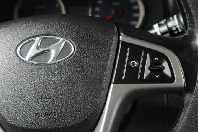 Hyundai Solaris I Рестайлинг с пробегом 2015 года, цена 999 000 рублей, 135000 км, седан, Автокод Объявления