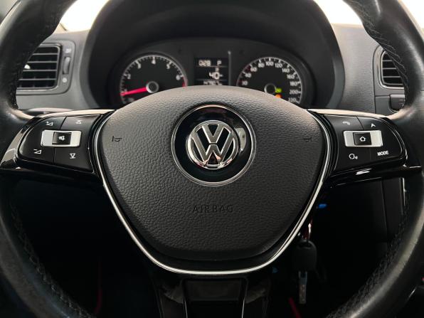 Volkswagen Polo V Рестайлинг с пробегом 2015 года, цена 990 000 рублей, 147000 км, седан, Автокод Объявления