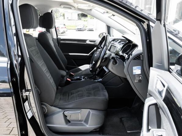 Volkswagen Touran II с пробегом 2015 года, цена 1 465 000 рублей, 136410 км, компактвэн, Автокод Объявления