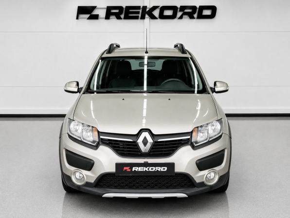 Renault Sandero II с пробегом 2016 года, цена 685 000 рублей, 157053 км, хэтчбек, Автокод Объявления