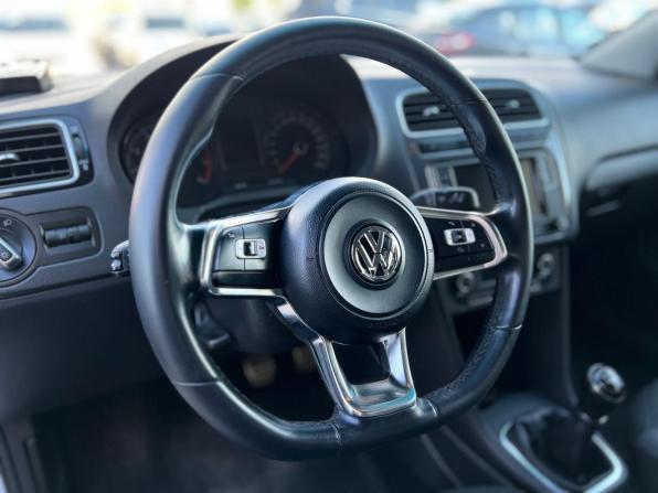 Volkswagen Polo V Рестайлинг с пробегом 2018 года, цена 1 100 000 рублей, 257359 км, седан, Автокод Объявления