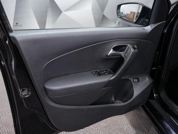 Volkswagen Polo V Рестайлинг с пробегом 2018 года, цена 1 212 000 рублей, 139784 км, седан, Автокод Объявления