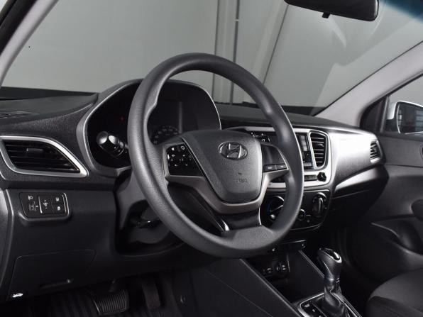Hyundai Solaris II с пробегом 2017 года, цена 1 349 995 рублей, 53401 км, седан, Автокод Объявления