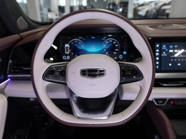 Geely Monjaro I с пробегом 2023 года, цена 3 390 000 рублей, 44842 км, внедорожник, Автокод Объявления