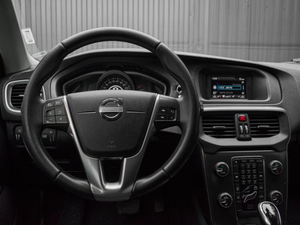 Volvo V40 Cross Country I с пробегом 2014 года, цена 1 650 000 рублей, 106567 км, хэтчбек, Автокод Объявления