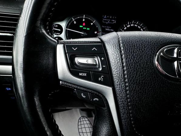 Toyota Land Cruiser 200 Series Рестайлинг 2 с пробегом 2019 года, цена 8 900 000 рублей, 84093 км, внедорожник, Автокод Объявления