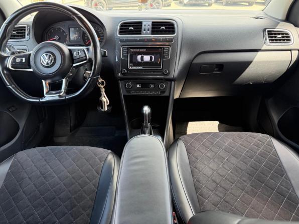 Volkswagen Polo V Рестайлинг с пробегом 2019 года, цена 1 300 000 рублей, 109000 км, седан, Автокод Объявления