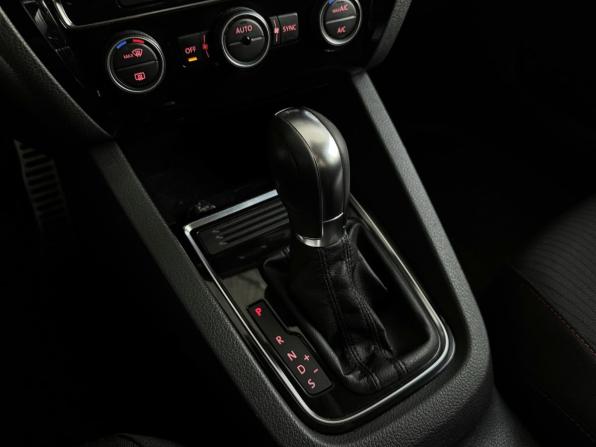 Volkswagen Jetta VI Рестайлинг с пробегом 2017 года, цена 1 399 000 рублей, 160384 км, седан, Автокод Объявления
