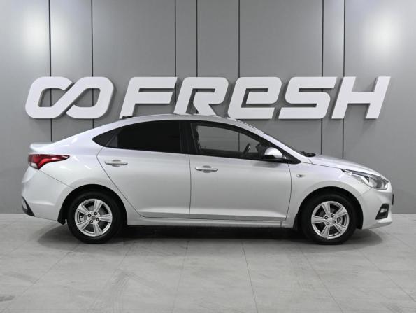 Hyundai Solaris II с пробегом 2017 года, цена 1 329 000 рублей, 102557 км, седан, Автокод Объявления