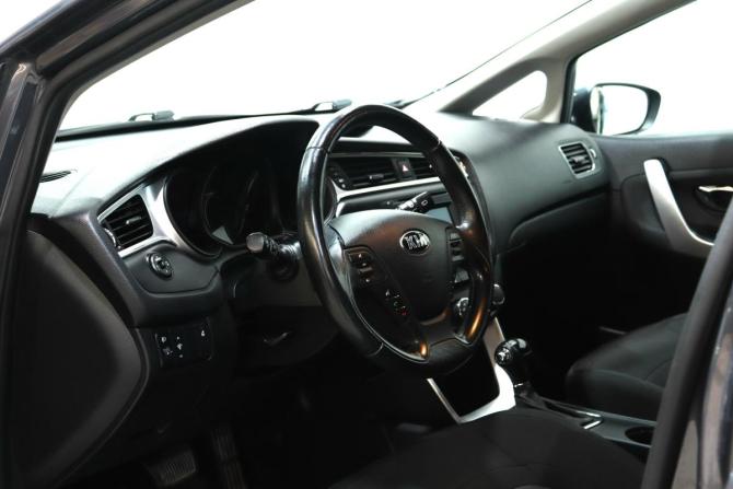 Kia Ceed II Рестайлинг с пробегом 2015 года, цена 1 219 000 рублей, 59777 км, хэтчбек, Автокод Объявления