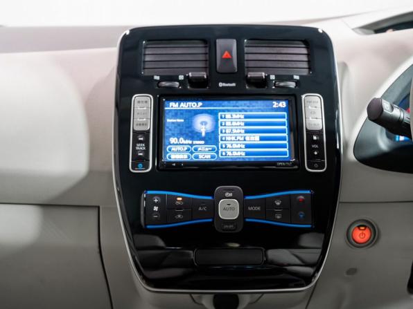 Nissan Leaf I (ZE0/AZE0) с пробегом 2011 года, цена 800 000 рублей, 112270 км, хэтчбек, Автокод Объявления