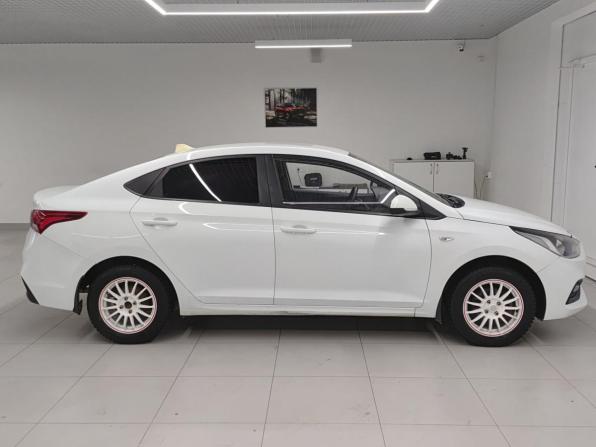 Hyundai Solaris II с пробегом 2018 года, цена 870 000 рублей, 237407 км, седан, Автокод Объявления